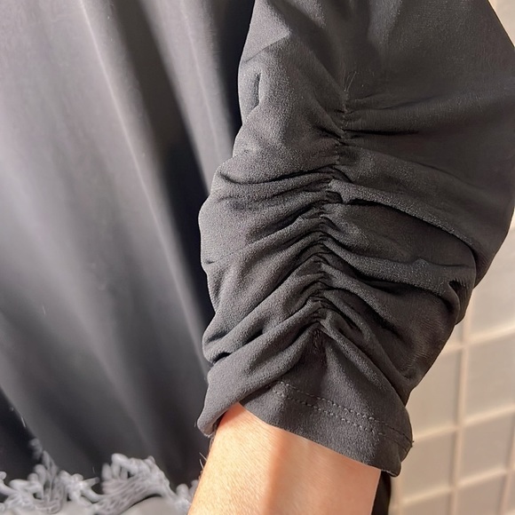 Woman’s Black Blouse With White stitch Design Trim 3/4 sleeve Like New - Picture 5 of 8
